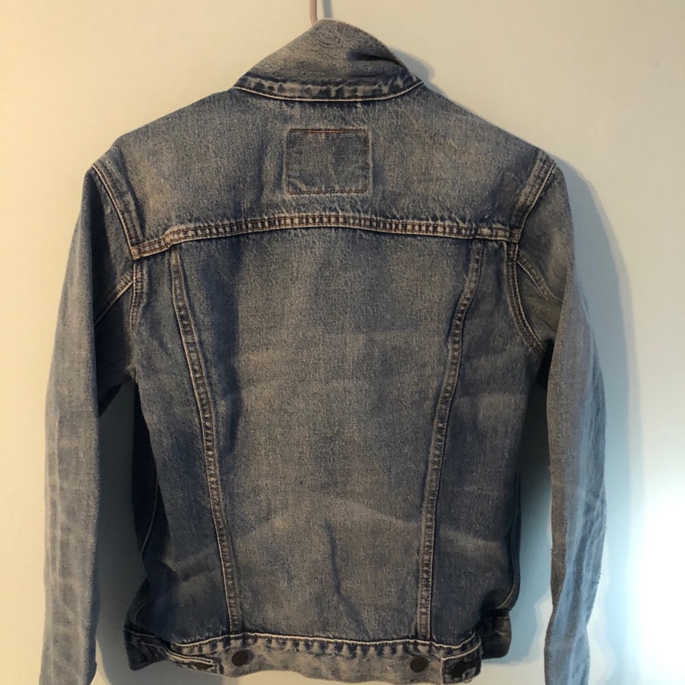 Levi’s Jean jacket! - Picture 3 of 4